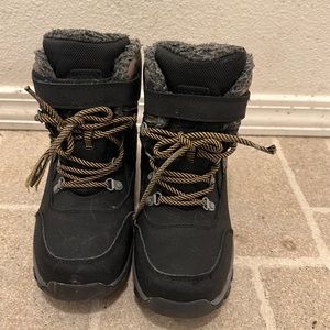 Waterproof snow boots for boy